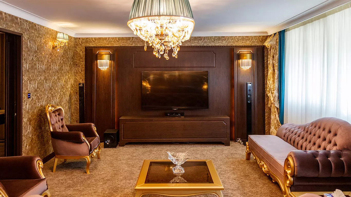 Laleh Hotel